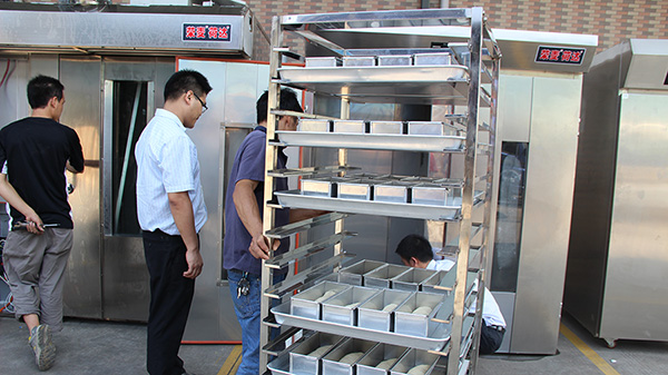 東莞連鎖面包店采購(gòu)榮麥電熱食品烤箱